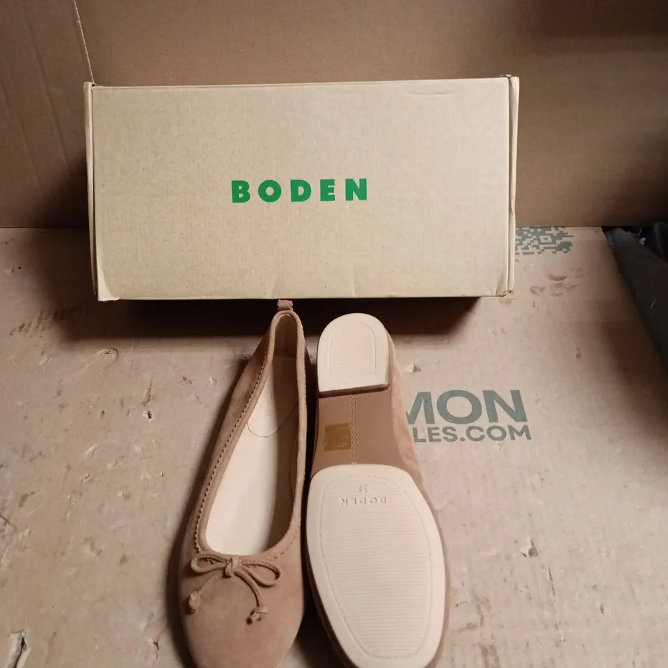 BODEN WOMEN'S SUEDE BALLET FLATS – TAN, UK 5 (EU 38)