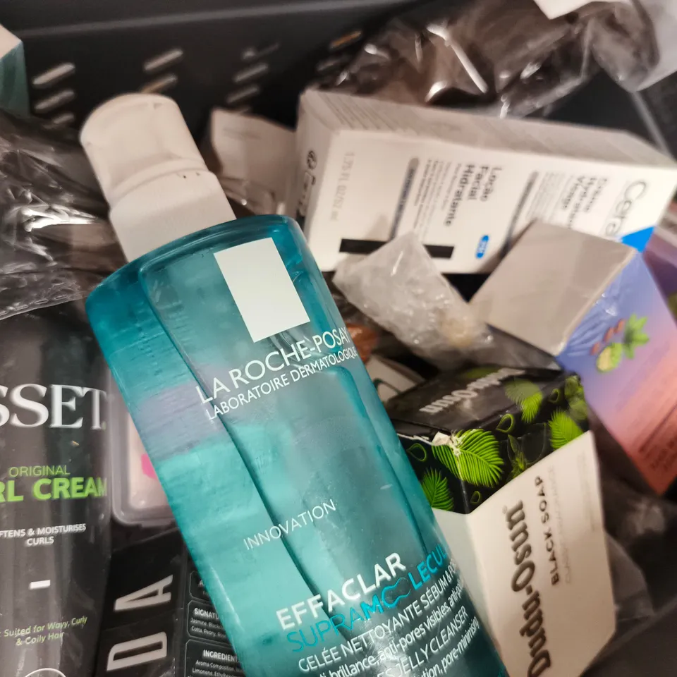 APPROX 12 ASSORTED BEAUTY PRODUCTS TO INCLUDE ESTRID CARTRIDGES, JOHN FRIEDA SILVER SHAMPOO, CERA VE FACIAL MOISTURISER, ETC 