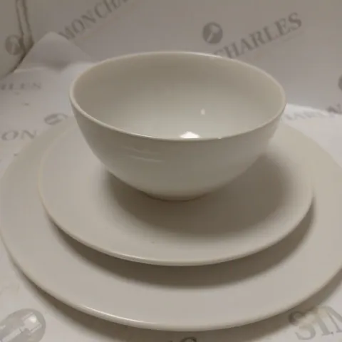 BRAND NEW BOXED CESIRO 12 PIECE DINNERWARE TO INCLUDE LARGE PLATES SAMLL PLATES AND BOWLS / COLLECTION ONLY