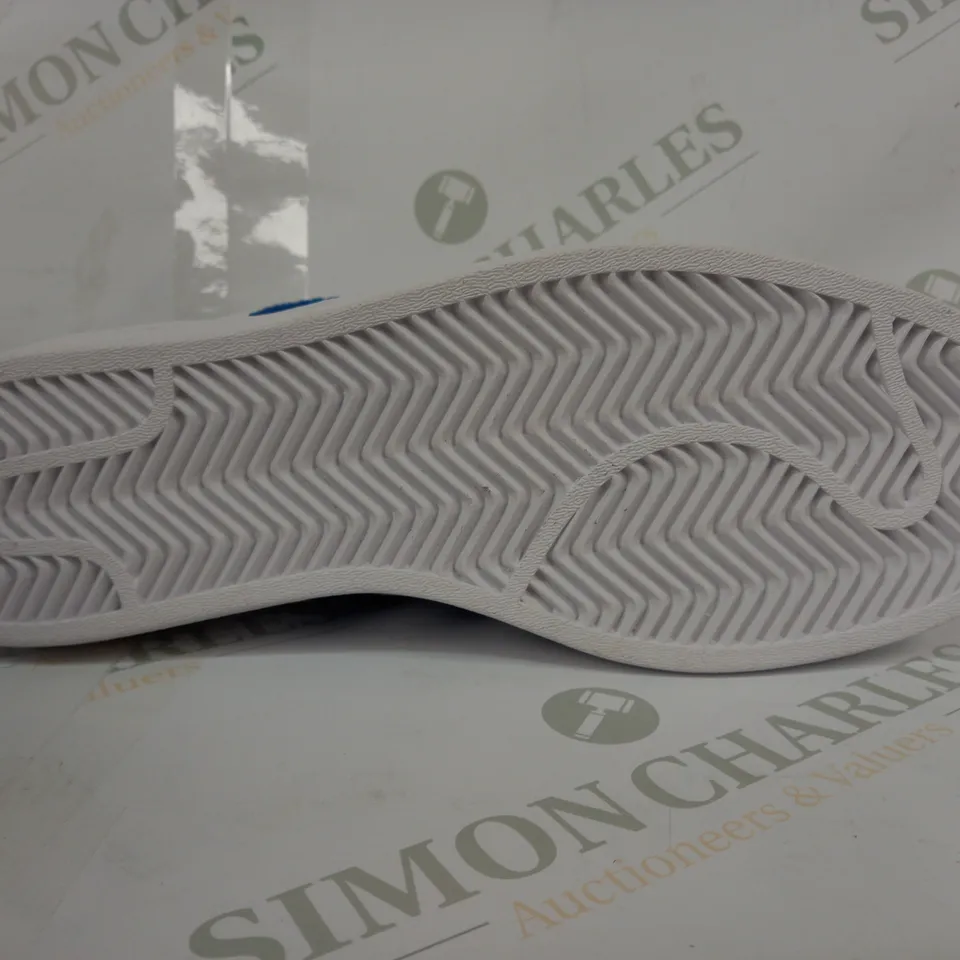 PAIR OF ADIDAS SUPERSTAR SHOES IN WHITE/BLUE UK SIZE 7.5