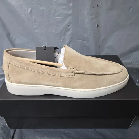 BOXED PAIR OF MASSIMO DUTTI SUEDE MOCCASIN SHOES IN BEIGE - UK 9