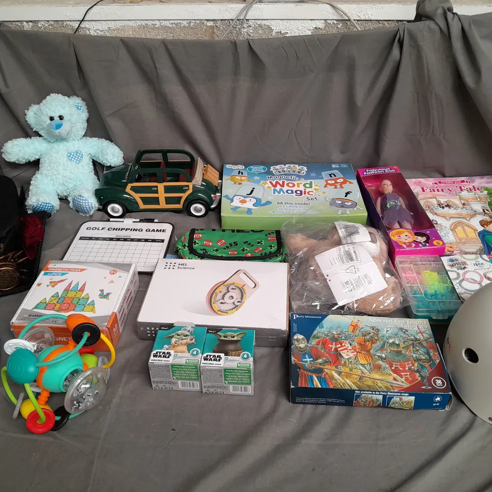 BOX OF APPROX 15 ASSORTED TOYS AND GAMES TO INCLUDE - FAALGUY PLUSH, MAGNETIC TILES, AND MAGNETIC WORD MAGIC ETC. 