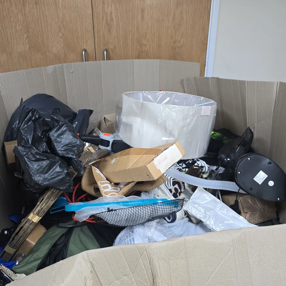PALLET CONTAINING A LARGE AMOUNT OF ASSORTED ITEMS TO INCLUDE FANS, HP PRINTER CARTRIDGE ETC