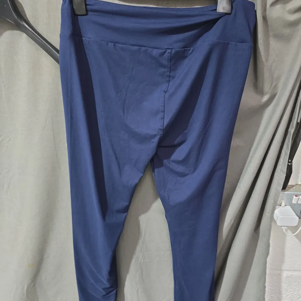 BOX OF APPROXIMATELY 25 CLOTHING ITEMS INCLUDING: FLAT HAT, BLUE LEGGINGS AND WHITE TOP