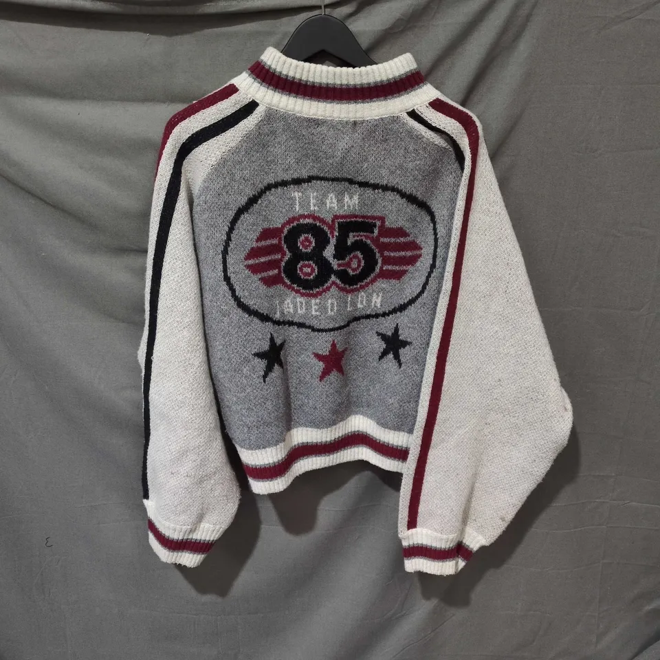 JADED LONDON CROPPED VARSITY KNIT CARDIGAN – GREY BODY WITH WHITE SLEEVES, ZIP-FRONT, SIZE M
