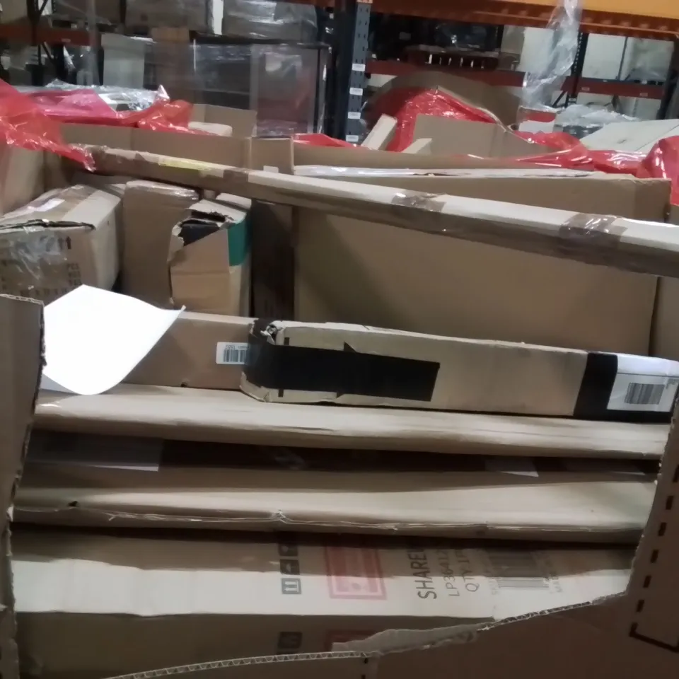 PALLET OF ASSORTED HOUSEHOLD GOODS AND PRODUCTS TO INCLUDE;WATER SPRAY MOP,CLOTHES RACK,BAKING TRAY 