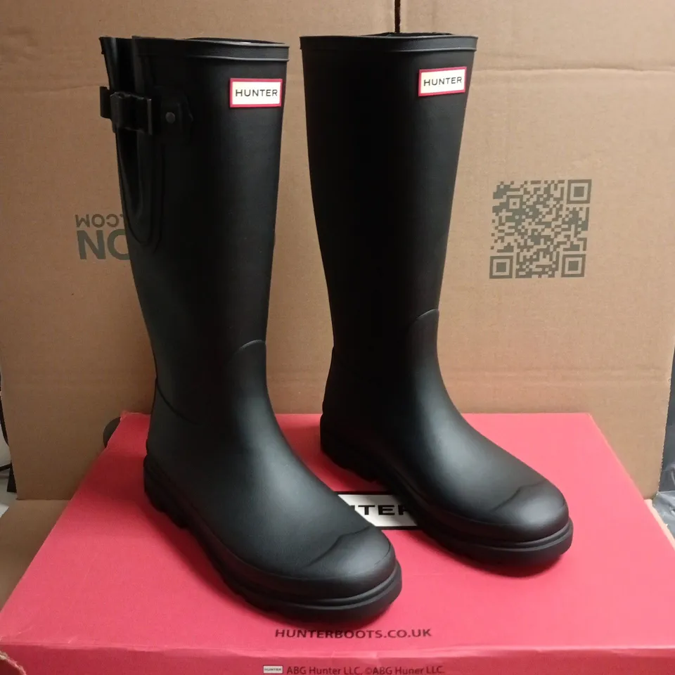 HUNTER BOOTS WOMEN'S KNEE-HIGH WELLINGTON BOOTS BLACK – UK 8