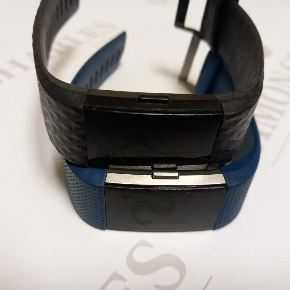 4 ASSORTED DAMAGED SCREEN FITBITS
