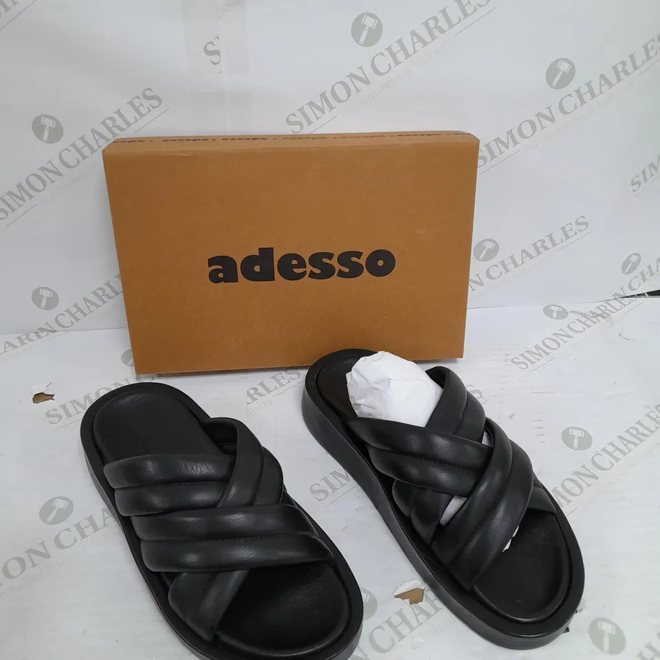 BOXED PAIR OF ADESSO LEATHER BLACK SANDALS SIZE 7