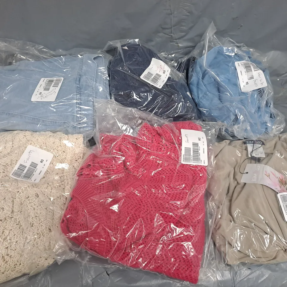 APPROXIMATELY 15 ASSORTED CLOTHING ITEMS IN VARIOUS SIZES, COLOURS & STYLES TO INCLUDE DRESSES, BLOUSES, JUMPERS, ETC