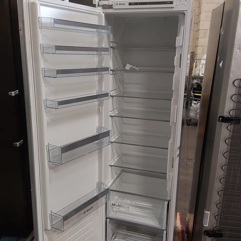BOSCH KIR81AFE0G BUILT-IN LARDER FRIDGE - UNPROCESSED RAW RETURN 