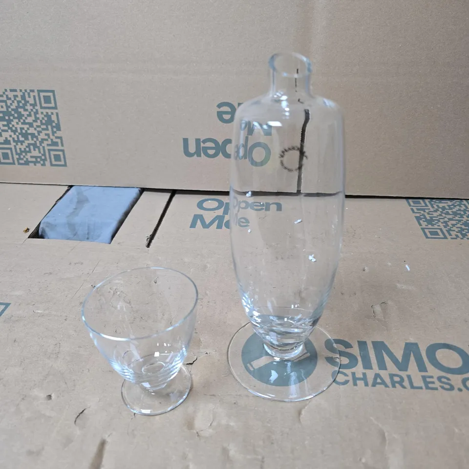 MASON & CO WORLD COLLECTION GLASS DECANTER  AND SMALL GLASS