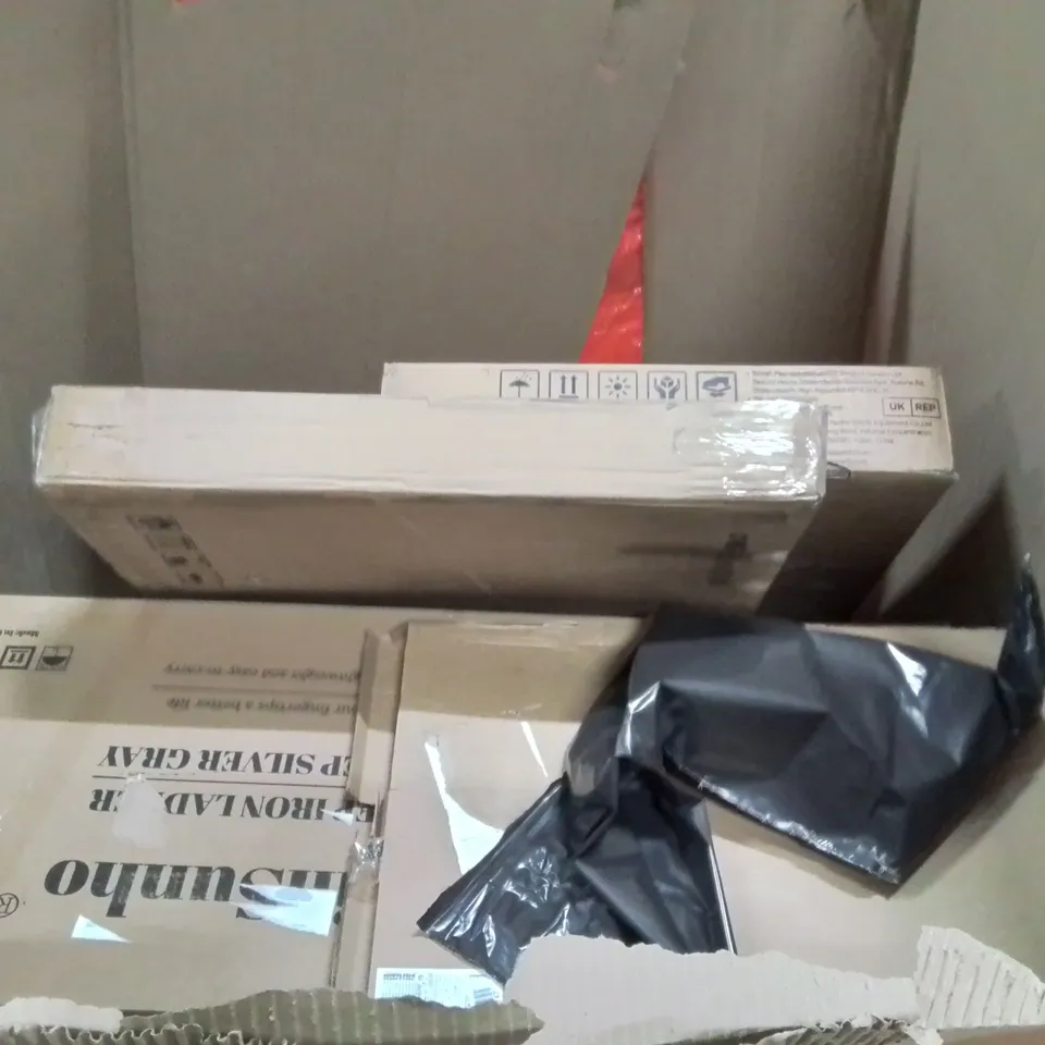 PALLET OF ASSORTED HOUSEHOLD GOODS AND PRODUCTS TO INCLUDE;SOFT TIP DARTBOARD,CHRISTMAS WREATH,DOG BED