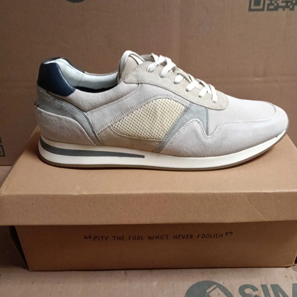 BOXED PAIR OF WHITE STUFF RETRO RUNNER NAT MLT TRAINERS – UK 12