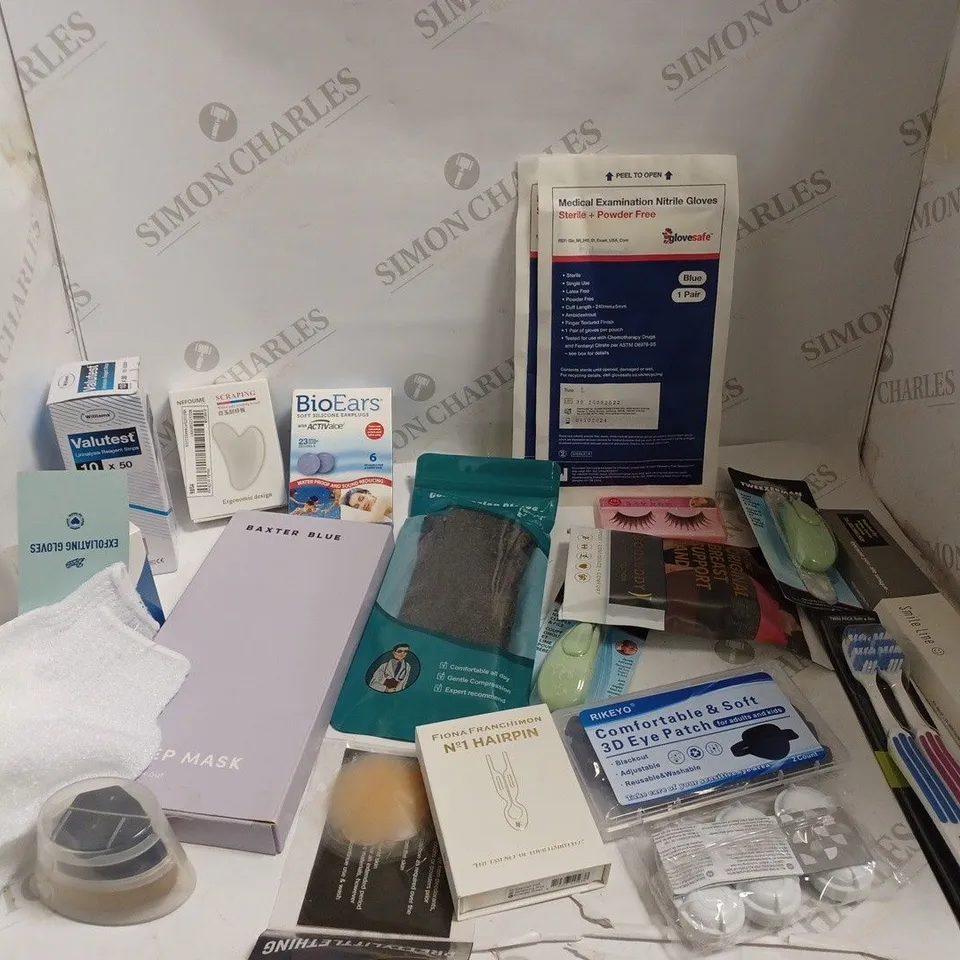 LOT OF APPROX 20 ASSORTED HEALTH AND BEAUTY PRODUCTS TO INCLUDE MAKEUP BRUSH, SLEEP MASK