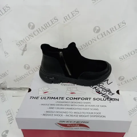 BOXED SKECHERS ARCH FIT SMOOTH ZIP BOOTS, BLACK - SIZE 3