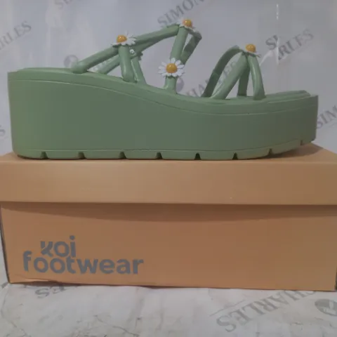 BRAND NEW BOXED PAIR OF KOI VEGAN LEATHER BLOOMING DAISY OASIS WEDGES IN GREEN UK SIZE 8