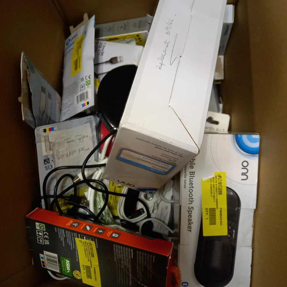 LOT OF APPROX 15 ASSORTED ELECTRICAL ITEMS TO INCLUDE HEADPHONES, BLUETOOTH NECKBAND, PORTABLE BLUETOOTH SPEAKER, ETC