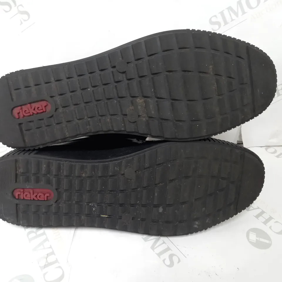 BOXED PAIR OF RIEKER TRAINERS WITH ZIP IN BLACK UK SIZE 6.5