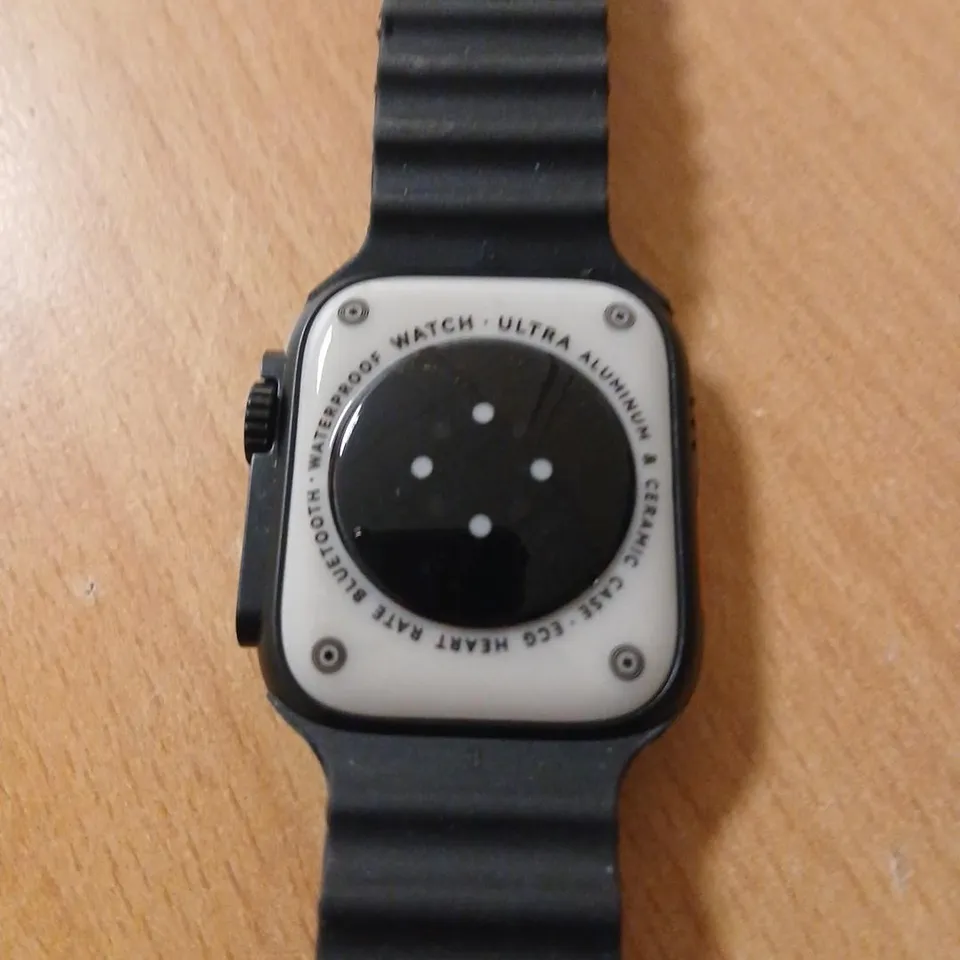 UNBRANDED BLACK SQUARE SMARTWATCH WITH RUBBER STRAP –