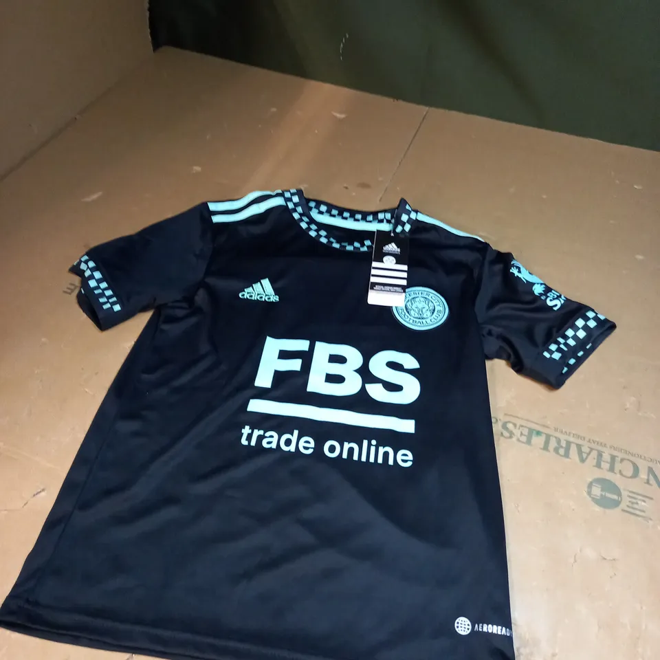LEICESTER CITY AWAY KIT KIDS SIZE 22