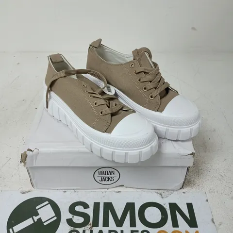 URBAN JACKS CHICAGO TAUPE TRAINERS – UK 6