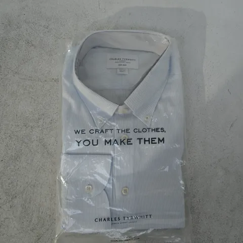 BAGGED CHARLES TYRWHITT NON-IRON CLASSIC FIT SHIRT IN BLUE STRIPE SIZE 17.5/38"
