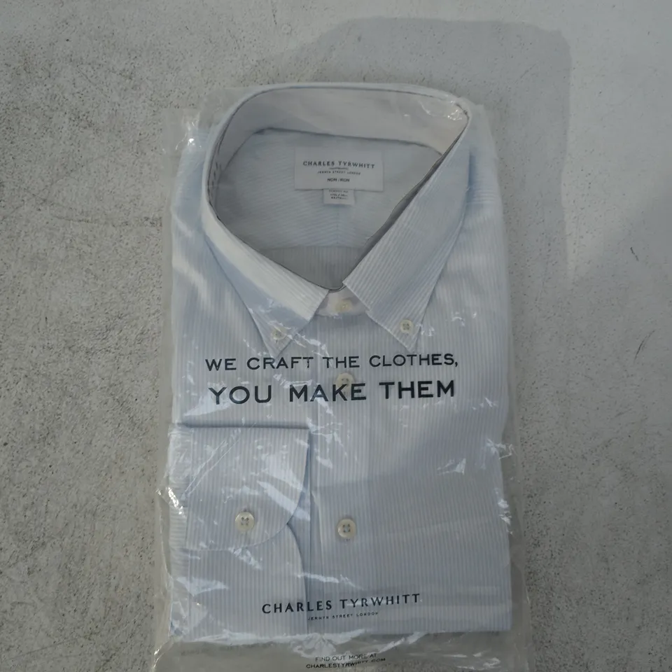 BAGGED CHARLES TYRWHITT NON-IRON CLASSIC FIT SHIRT IN BLUE STRIPE SIZE 17.5/38"