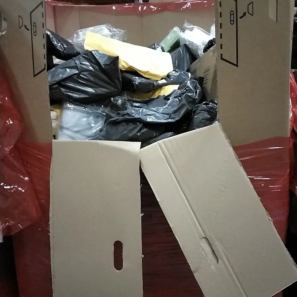 PALLET OF HOUSEHOLD ITEMS TO INCLUDE DISNEY STAR WARS MANDALORIAN BABY YODA MOOD DIARY, TOSS AND CATCH BALL SET, INSULATED WATER BOTTLES FOR KIDS, PHOTO ALBUMS AND OTHER ASSORTED ITEMS...