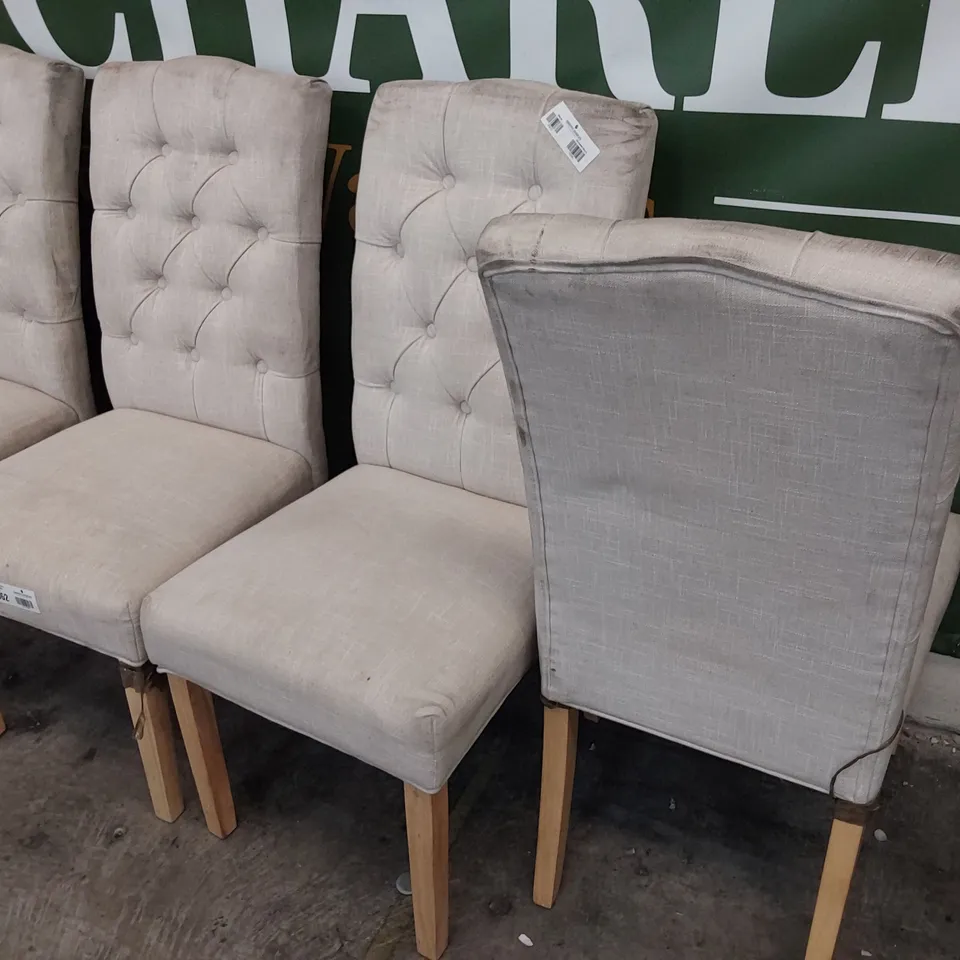 SET OF FOUR UPHOLSTERED DINING CHAIRS BUTTONED BACK NATURAL FABRIC ON NATURAL WOOD LEGS