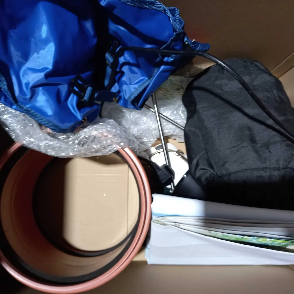 BOX OF APPROXIMATELY 5 ASSORTED HOUSEHOLD ITEMS TO INCLUDE FARGO GARDEN ORNAMENT FLAMINGO 78CM, UBER MOTORCYCLES TYRE WARMER (REAR) SIZE UNSPECIFIED, ETC