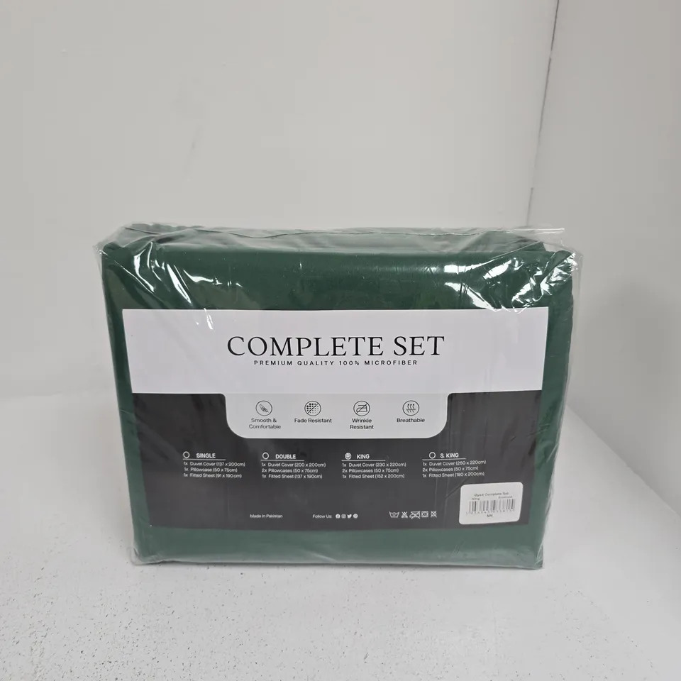 DYED COMPLETE SET DUVET SET IN GREEN - KING