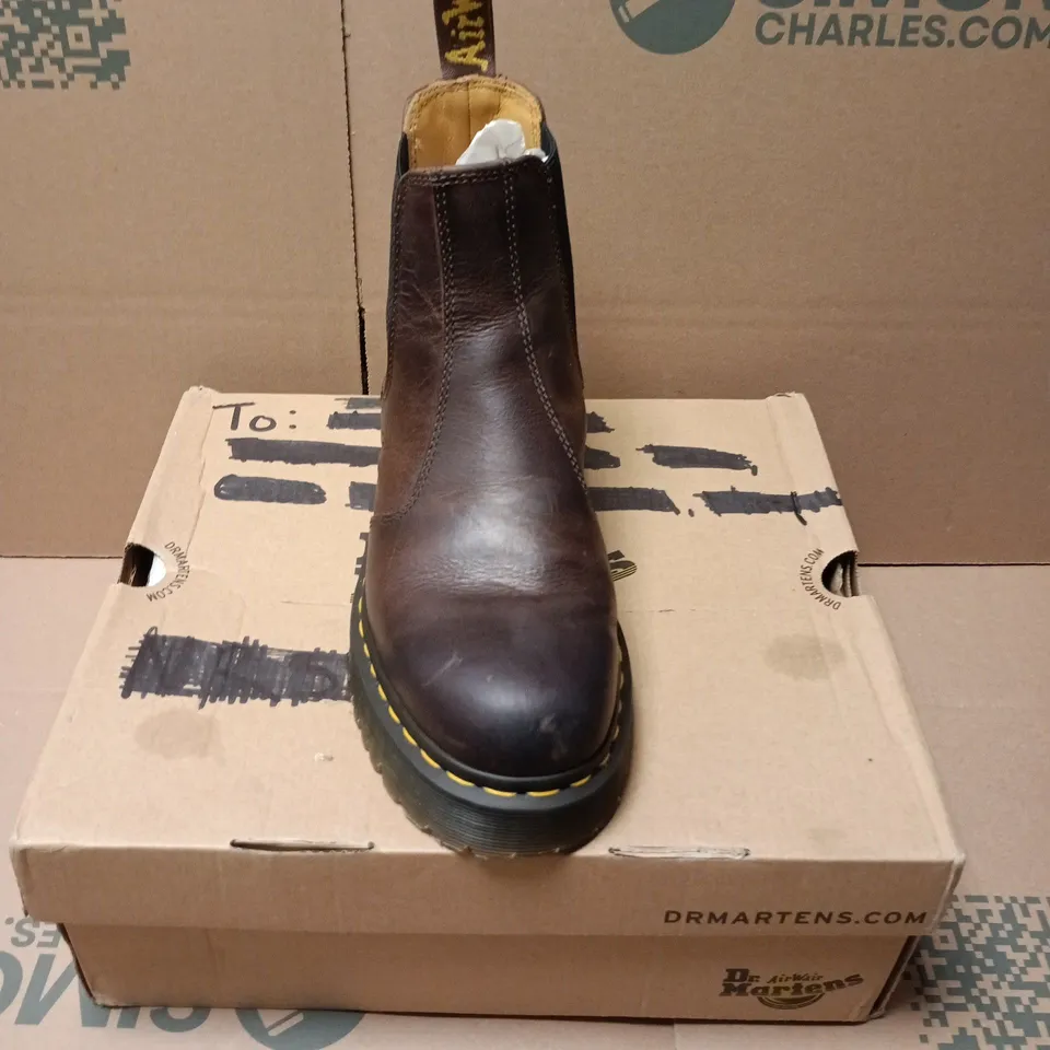 BOXED PAIR OF DR MARTENS MONO BOOTS IN BROWN - UK 7