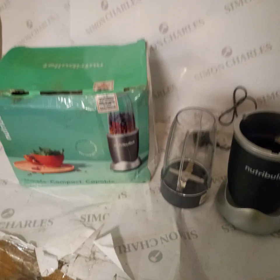 BOXED NUTRIBULLET STARTER KIT. SAUCES, SMOOTHIES AND DESSERT MAKER