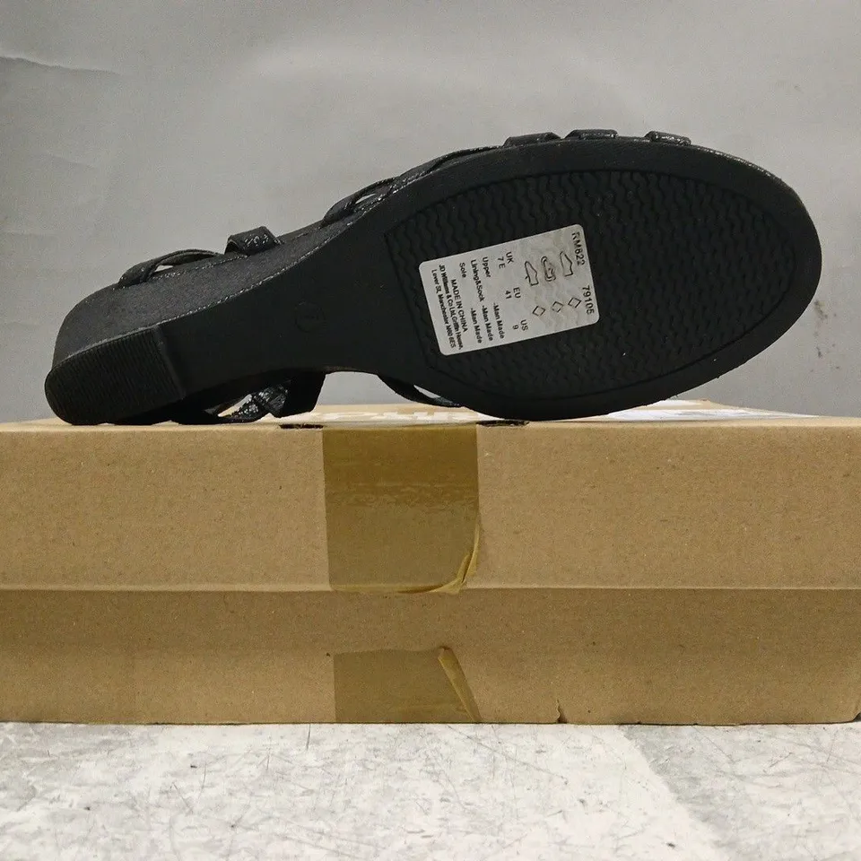 BOXED PAIR OF JD WILLIAMS OPEN TOE WEDGE SANDALS IN BLACK SIZE UK 7