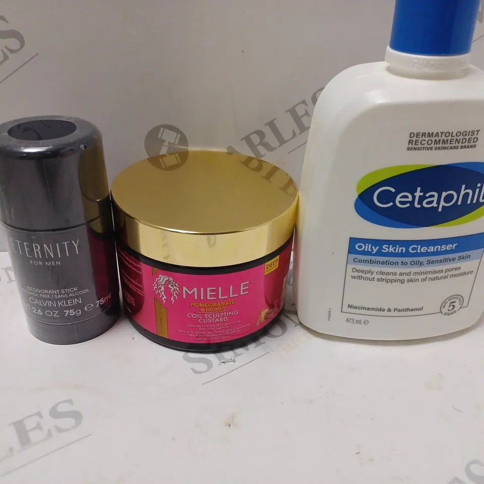 BOX OF APPROXIMATELY 20 ASSORTED COSMETIC PRODUCTS TO INCLUDE CALVIN KLEIN, MIELLE, CETAPHIL, ETC