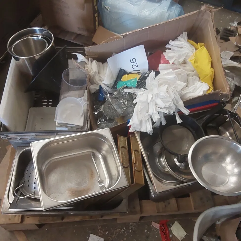 PALLET CONTAINING A LARGE QUANTITY OF ASSORTED CATERING ITEMS
