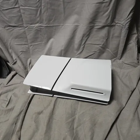 SONY PLAYSTATION 5 CONSOLE (DISC EDITION) WITH DUALSENSE CONTROLLER – WHITE