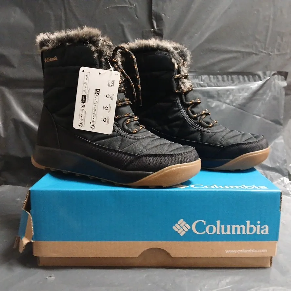 BOXED PAIR OF COLUMBIA ANKLE BOOTS IN BLACK SIZE UK 6.5