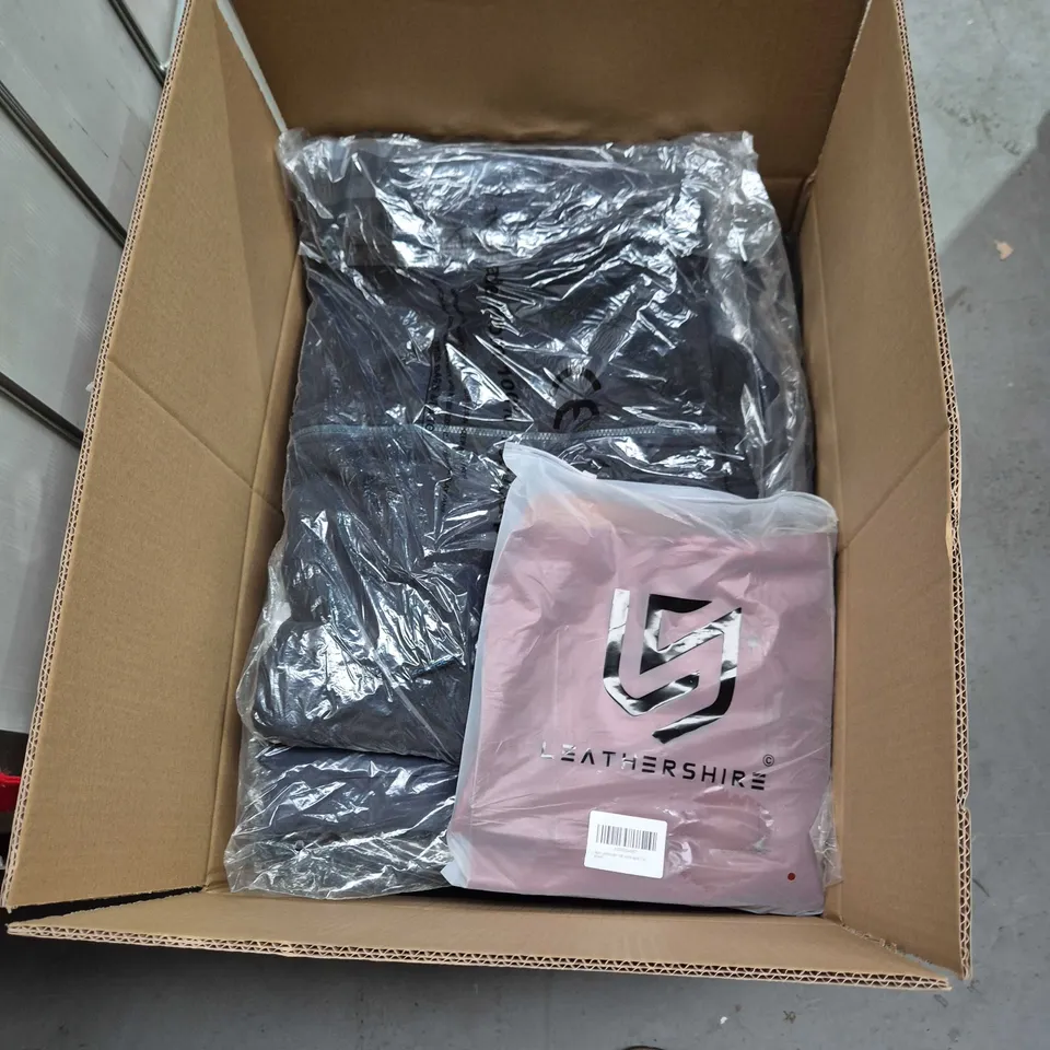 APPROXIMATLY 25 ITEMS WITH TRACKSUIT, PANTS, TOPS ECT