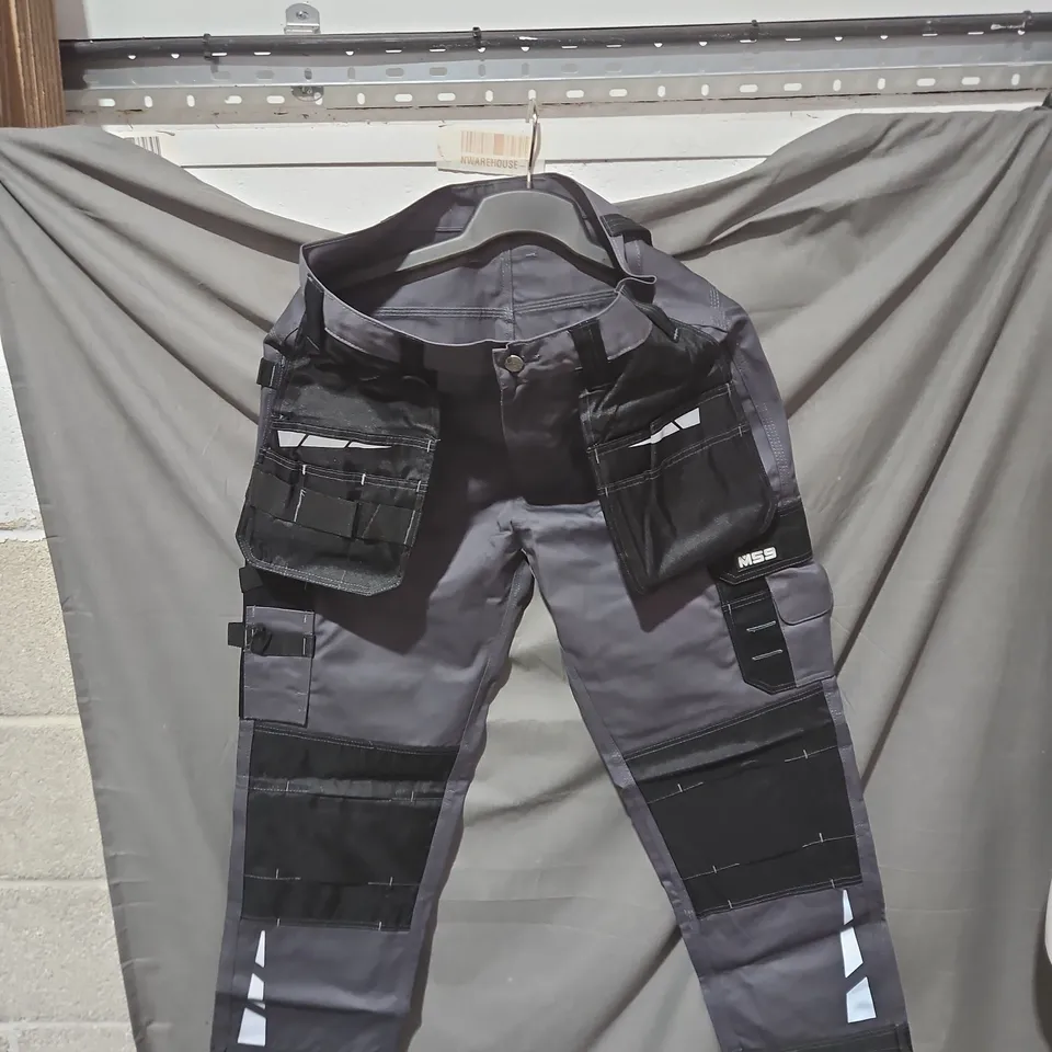 MS59 MEN'S WORK CARGO TROUSERS – GREY/BLACK, UK 32 (W32-150)