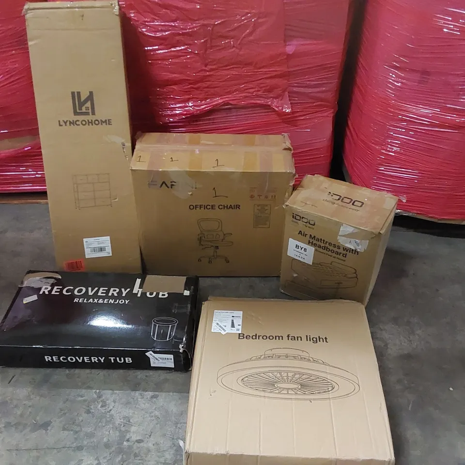 PALLET OF ASSORTED CONSUMER PRODUCTS TO INCLUDE: OFFICE CHAIR, CHEST OF DRAWERS, BEDROOM FAN LIGHT, AIR MATTRESS, PORTABLE RECOVERY TUB ECT
