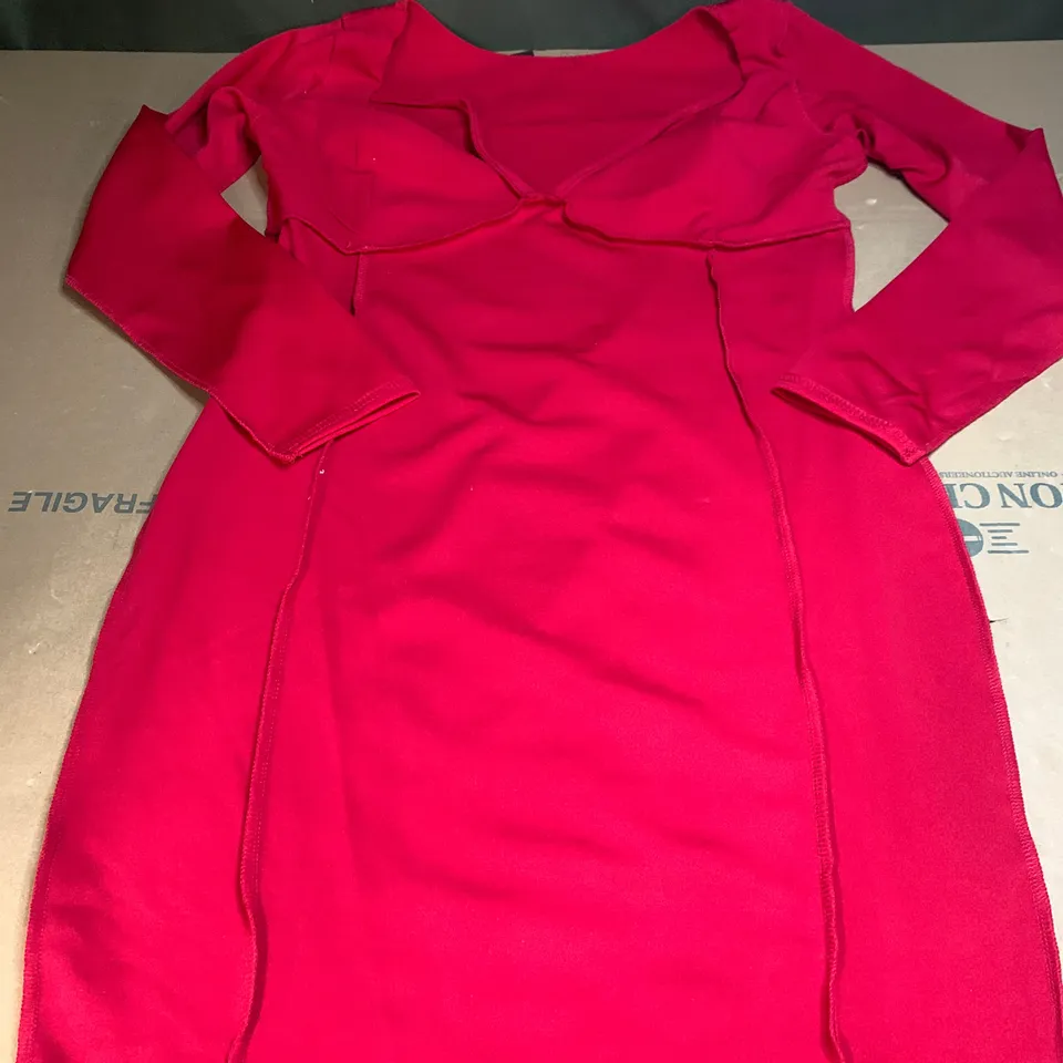 PLUS RED STRAP DETAIL LONGSLEEVE MIDI DRESS SIZE 18