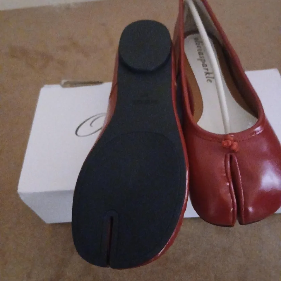 OLIVIA SPARKLE RED WOMEN’S FLATS – NEW, UK 6.5 (EU 39), KNOT DETAIL