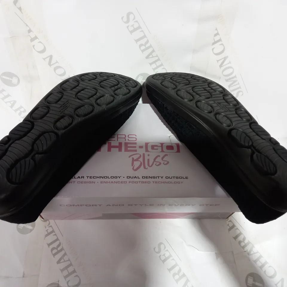 BOXED PAIR OF SKECHERS BLACK PUMPS - SIZE 3