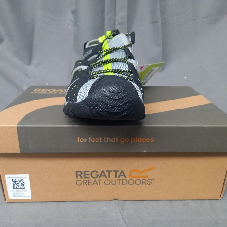 BOXED PAIR OF REGATTA KIDS WESTSHORE SANDALS IN BLACK/LIME GREEN UK SIZE 4