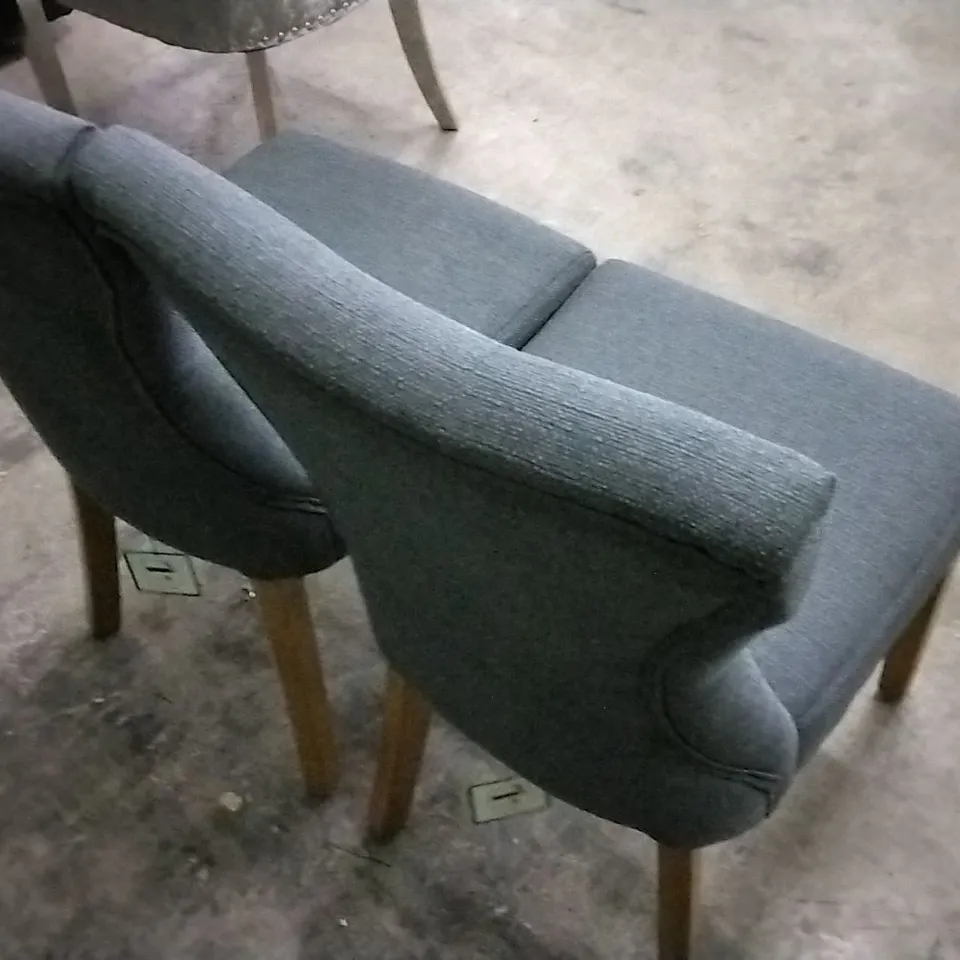 SET OF 2 GREY FABRIC BUTTONBACK DINING CHAIRS WITH WOODEN LEGS