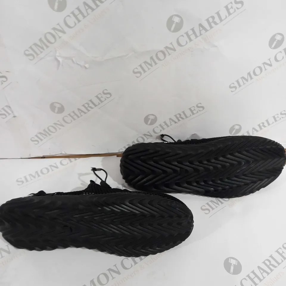 UNBOXED PAIR OFF-WHITE LACELESS STEEL TOE CAP SHOES SIZE 41