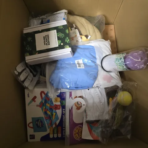 LARGE BOX OF APPROX 10 ASSORTED TOY AND GAMES TO INCLUDE TENNIS BALLS, JUNGLE GYM FOR BABIES AND FANCY DRESS
