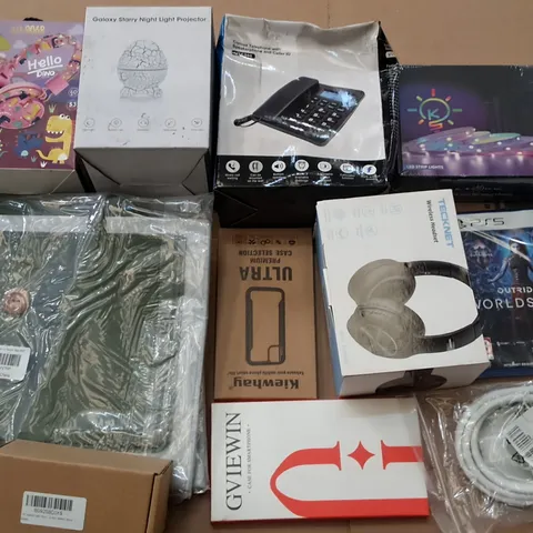 LARGE QUANTITY OF ASSORTED ITEMS TO INCLUDE NIGHT LIGHT PROJECTOR, LAPTOP SLEEVES AND WORLDSLAYERS FOR PS5 